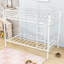 Lit superposé simple au-dessus d'un lit simple en métal avec échelle-278695141