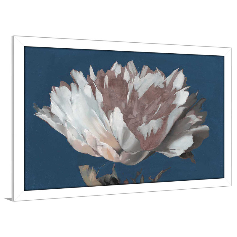 «Flower on Blue» par Mark Lawrence - peinture sur toile à cadre flottant, H 27,5 po x l 39,5 po x P 0,75 po, Cadre blanc