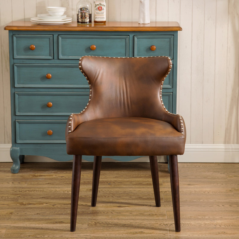 Fauteuil demi-tonneau capitonné à dossier capitonné