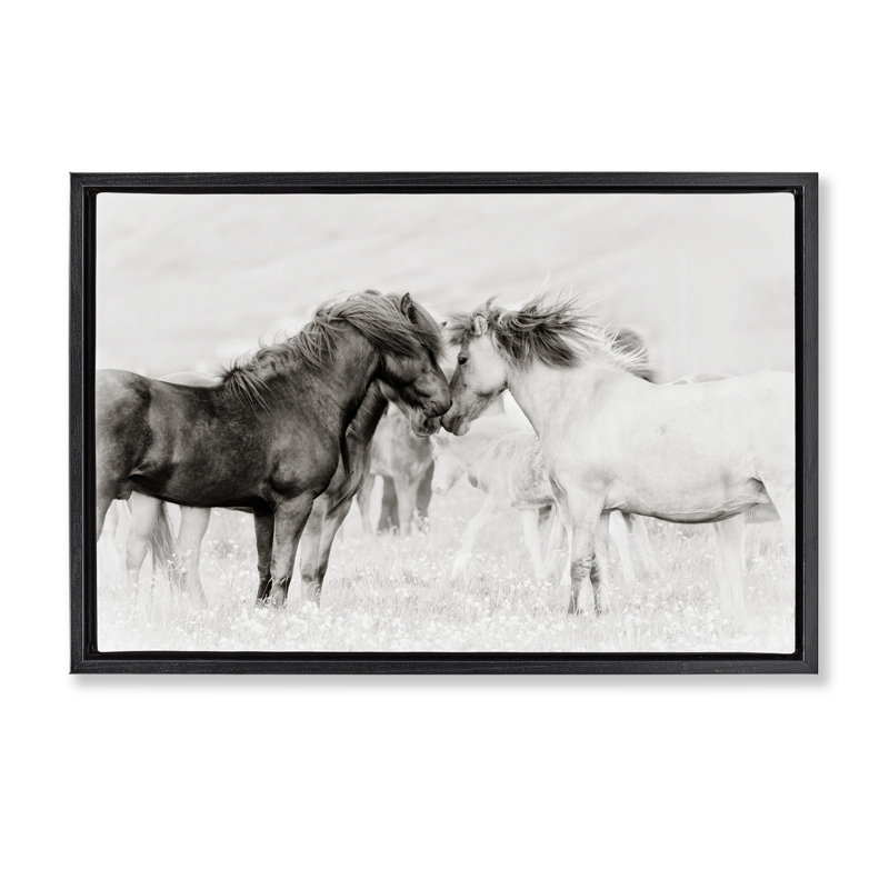 «Heartfelt Horses in Neutrals», art mural encadré sur toile flottante, design par PHBurchett, H 17 po x l 25 po