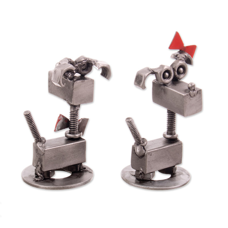 Figurines Novica fabriquées à la main en métal recyclé (paire)