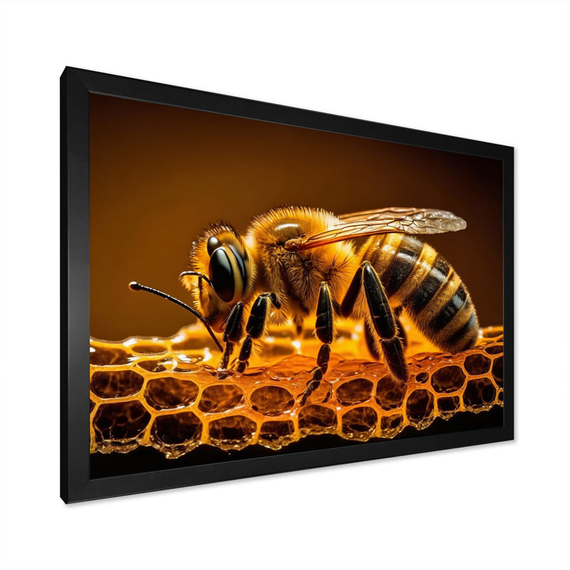 «Bee Flying II», reproduction d'art sur toile, Cadre d'angle fermé noir, H 12 po x l 20 po x P 1 po