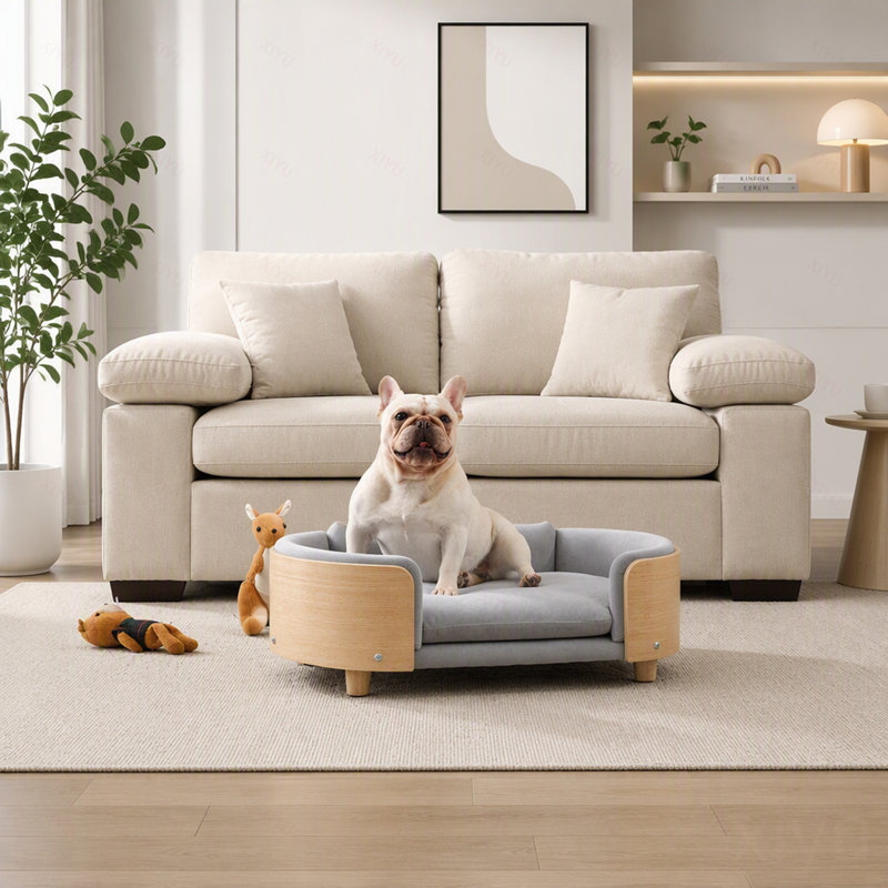 Lit pour chien surélevé de style scandinave avec pattes en bois massif et dossier en bois courbé, coussin en velours