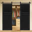 Double 2 panneaux modernes de 96 po x 64 po Porte de grange coulissante en bois de noyer noir avec ensemble de quincaillerie-132715002