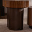 Table basse gigogne ronde de 2 avec relief ondulé élégant, idéale pour le salon comme table d'appoint ou de chevet, en bois massif +, assemblage rapide à la main - fabriqué à la main moderne 2, fait à la main multifonctionnel