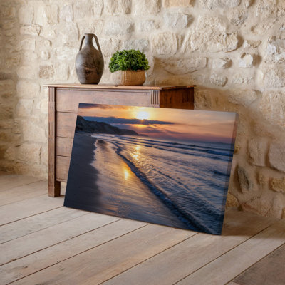 Toile, "Une scène de plage sereine au coucher du soleil avec des vagues douces", art mural sur toile