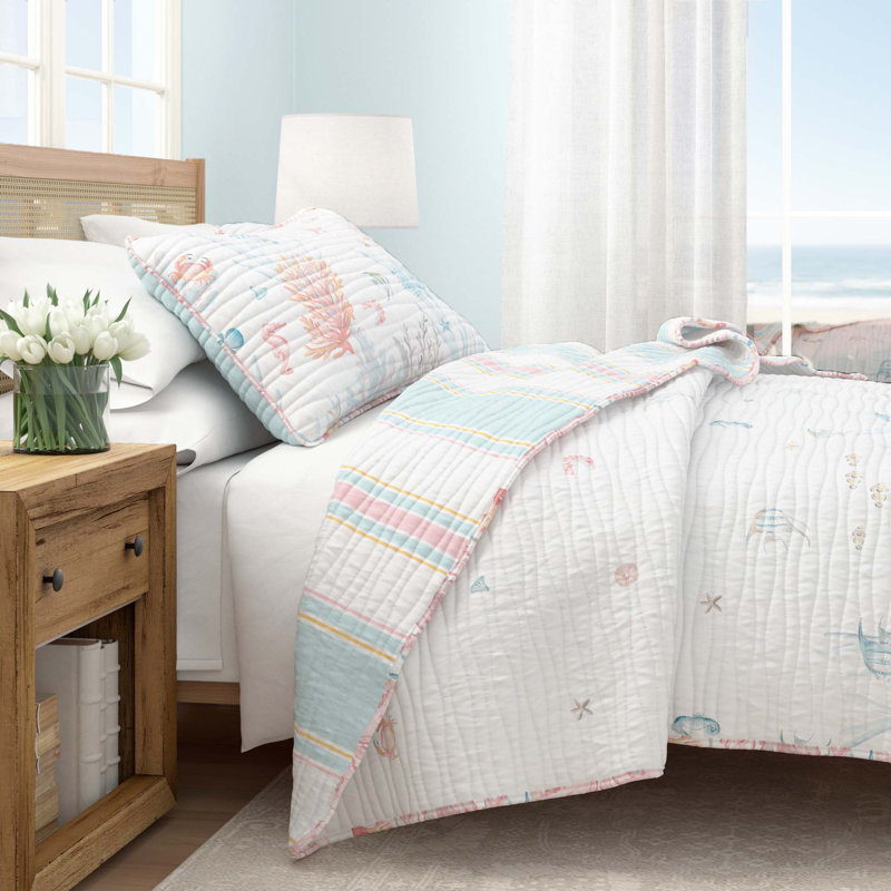 Pink / Blue Coastal Coral Reversible Quilt Set with Shams, Full/Queen Quilt + 2 Shams