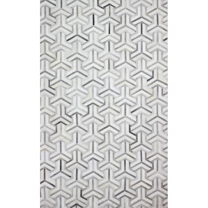 Handmade Geometric Gray Cowhide Rectangular Area Rug 4' x 6'