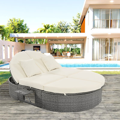 Lit de bronzage d'extérieur avec coussins et coussins