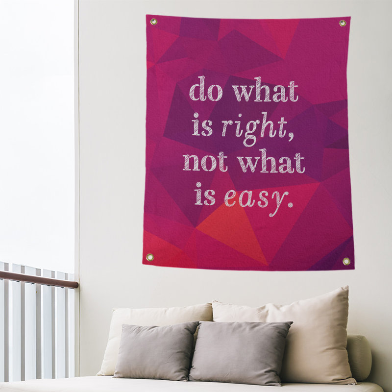 Tapisserie en polyester, Â« ce qui est juste, c'est ce qui est juste Â», H 80 po x l 59 po, Rubellite