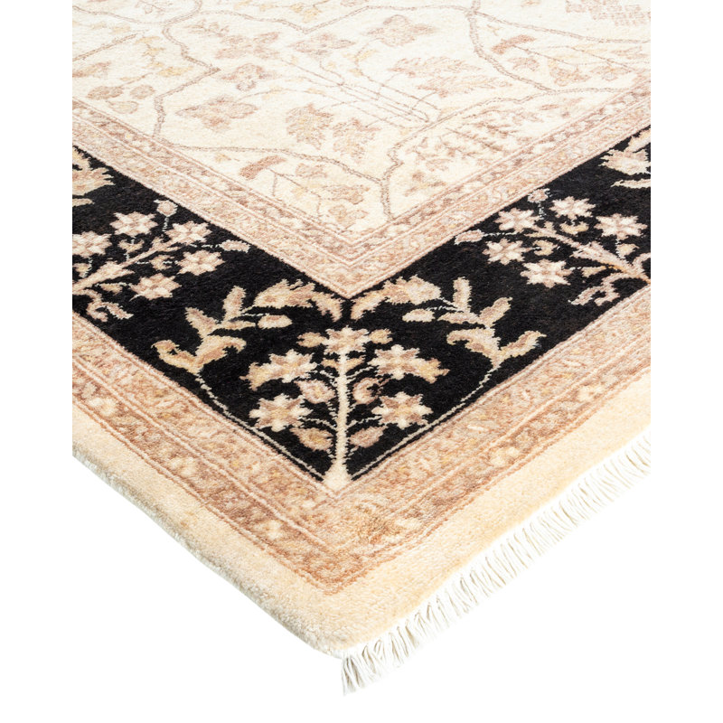 Tapis ivoire en laine noué à la main de conception unique 6 pi x 8 pi 10 po Deissy