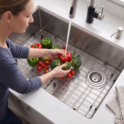 Grille d'évier de cuisine à trou de drain décalé, support de protection d'évier pliable en acier inoxydable 28,1 po x 14,2 po, tapis de séchage pour la protection du fond de l'évier