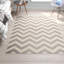 Tapis à chevrons gris / ivoire Cheney-1146883163