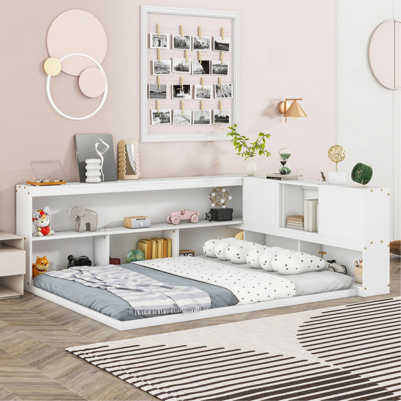 Lit double avec bibliothèques en forme de L, portes coulissantes et fabrication durable pour une chambre à coucher élégante et fonctionnelle.
