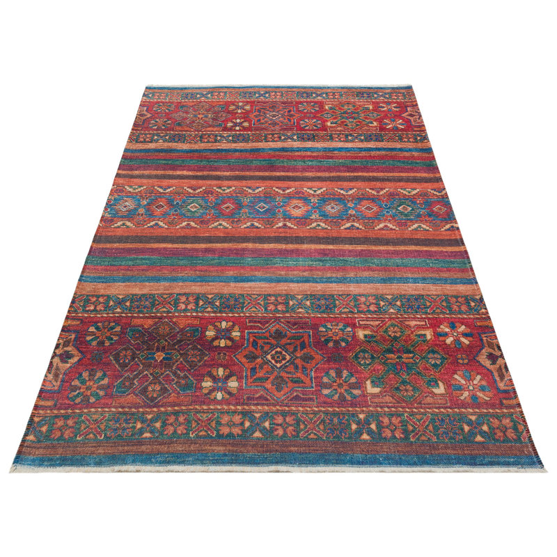 Tapis rouge / bleu en polyester tissé à la machine Trini, Rectangle 5 pi 3 po x 7 pi 7 po