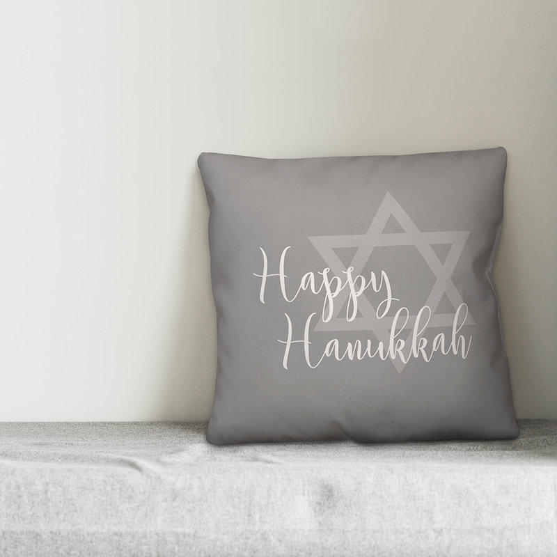  Coussin Happy Hanukkah, 18 po x 18 po, Polyester/ Bourre en polyester
