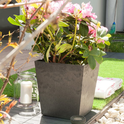 Sarris Pot Planter