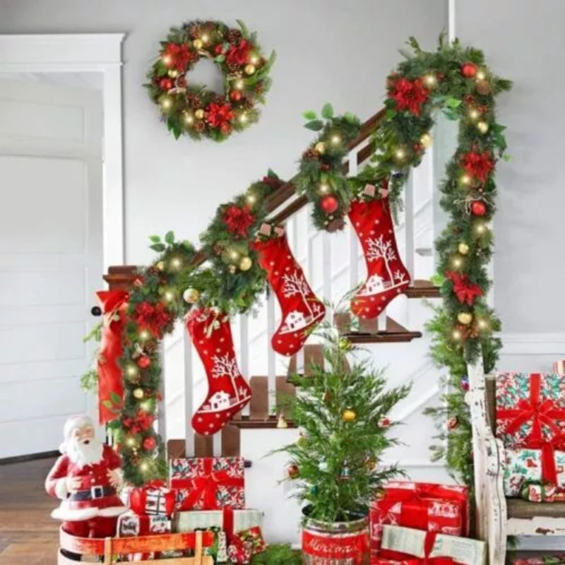 Guirlande de 9 pi avec guirlande de lumières et décorations de Noël pour escalier, Vert/rouge