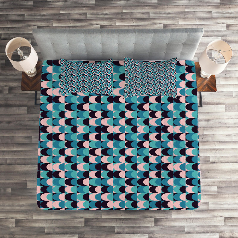 Polyester Geometric Shapes Coverlet, King Bedspread + 2 Shams
