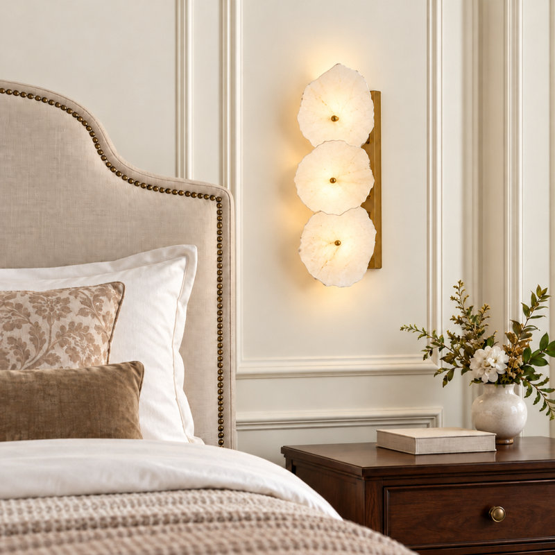 Stone Wallchiere, 3-Light