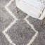 Tapis géométrique gris / blanc-465647451