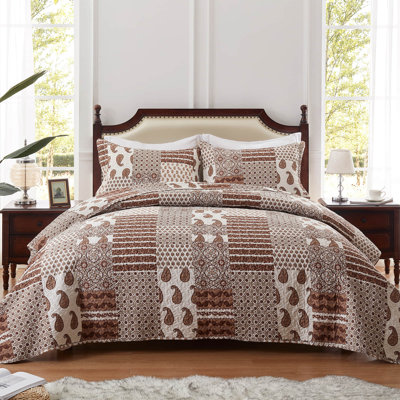 Paisley Quilt Set - Lightweight Microfiber Bedspread & Pillow Shams, Paisley Pattern, Oversized, All-Season Bed Cover