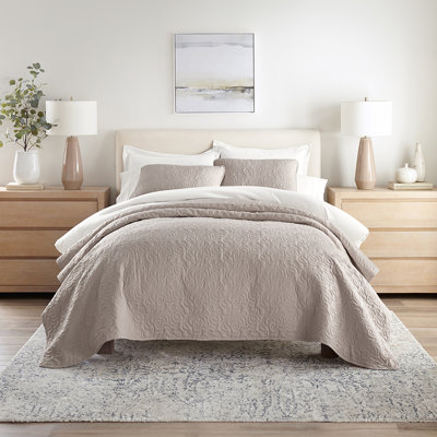 Becky Cameron Elegant Floral Stitching Quilt Set