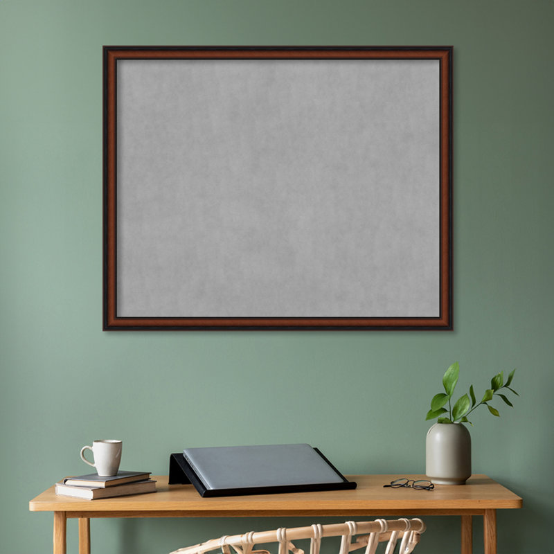 Tableau magnétique encadré étroit noyer de Chypre, H 35 po x l 43 po