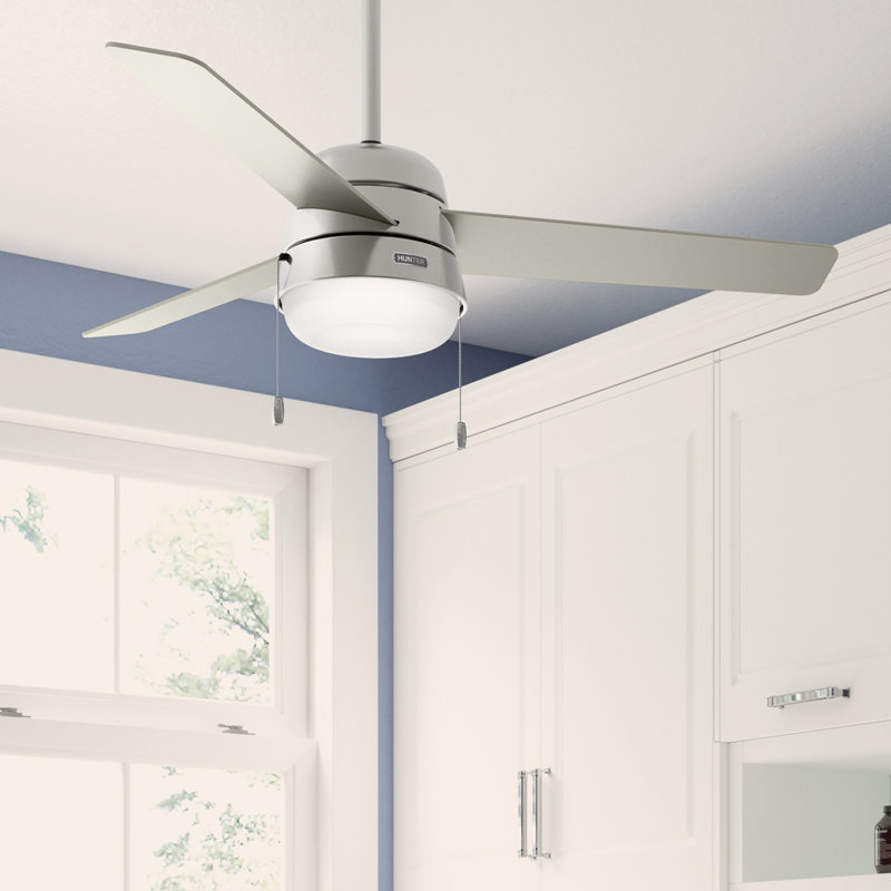 Ventilateur de plafond standard d'intérieur à 3 pales 52 po avec chaîne de traction et ensemble d'éclairage inclus Aker