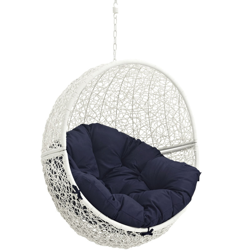 Chaise suspendue d'extérieur sans support Hide de Modway, Structure blanche / coussin bleu marine