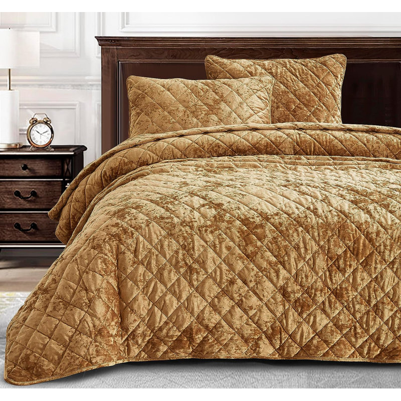 Caramel Gold Velvet Queen Quilt Set with Diamond Stitching