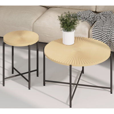 Table basse et table de bout Radial Imperméable avec housse. Forme cylindrique vieillie. Pieds en métal noir. Rustique. Noyer foncé, rouge, options de bois technique. 31,4 po x H 18,9 po x P 18,9 po x H 23,6 po