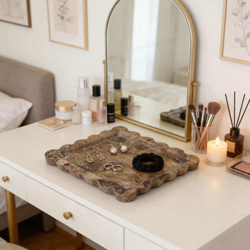 Plateau de meuble-lavabo en marbre Scalloped Edge