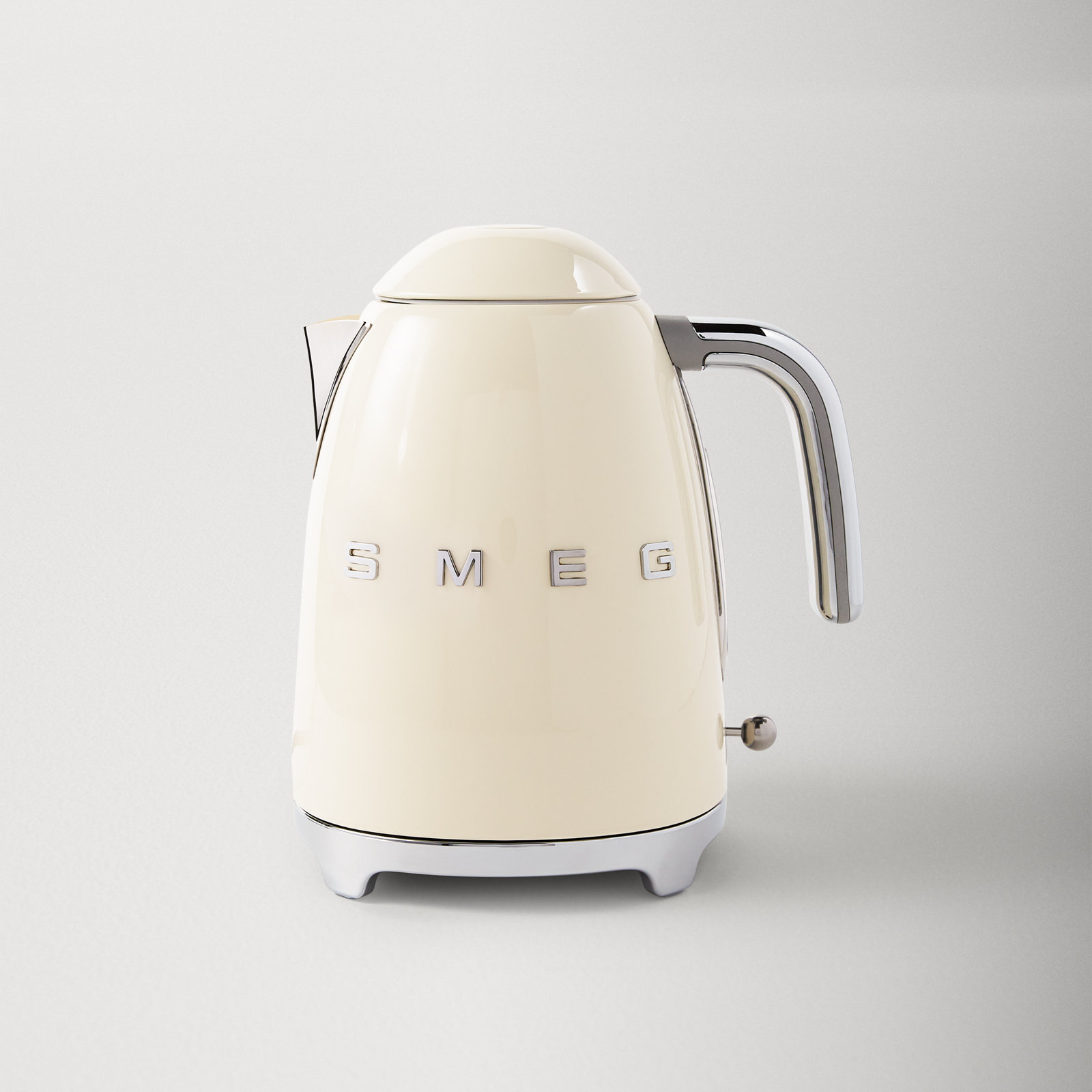 SMEG 50s Style 7-Cup Electric Kettle, Cream