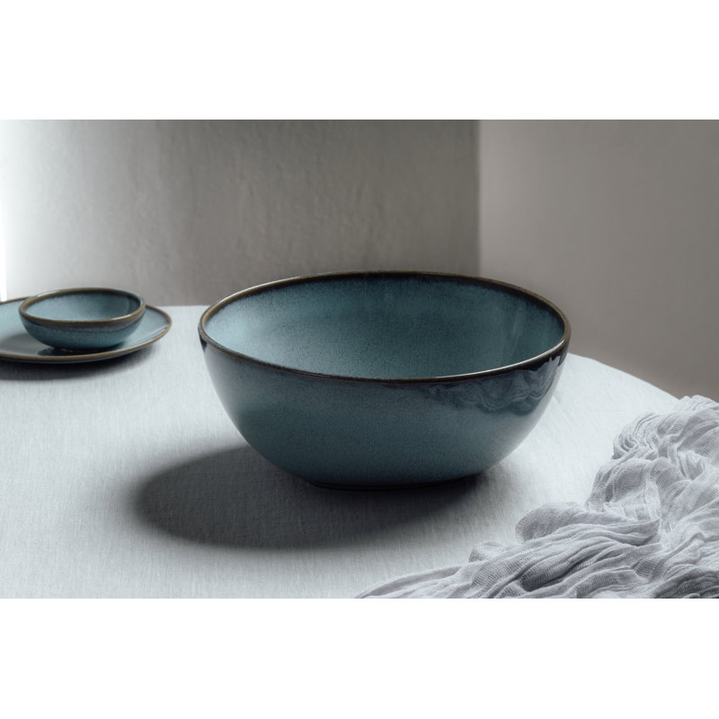comme. Grand bol de service de la collection Lave Glace par Villeroy & Boch
