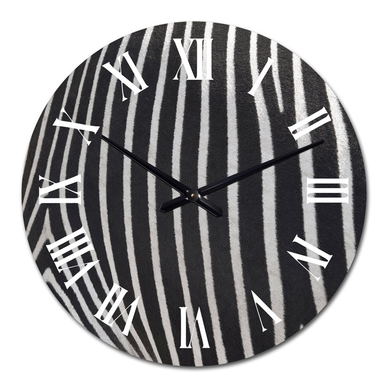 Détail d'une ligne zébrée noire et blanche IV - Horloge murale transitionnelle, Moyen