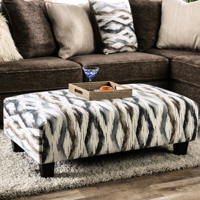 Microfibre imprimée multi-finitions de style contemporain avec pieds blocs fuselés, poids de 44 lb, 42 po de longueur, 32 de largeur, 17 po de hauteur du produit