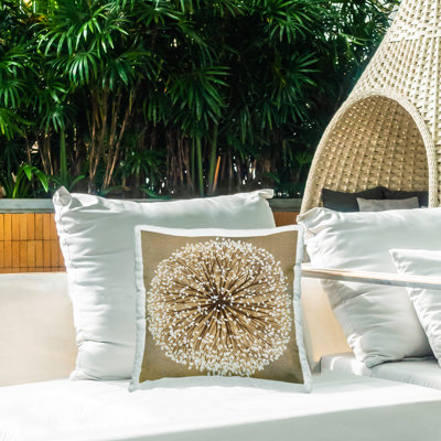 Coussin d'extérieur à motif abstrait de fleurs de pissenlit et de fleurs abstraites brun et blanc par Liz Jardine