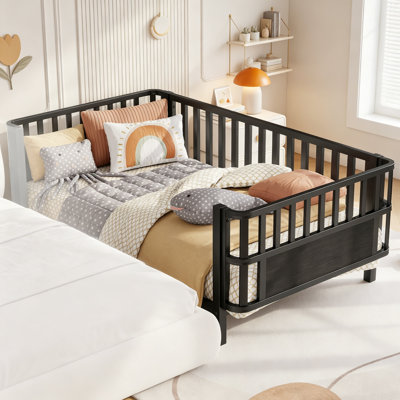 Grand lit sur pied avec rails hauts pour enfants, cadre de lit plateforme en bois de style transitionnel avec lit Montessori convertible avec garde-corps amovibles, assemblage facile et multifonctionnel