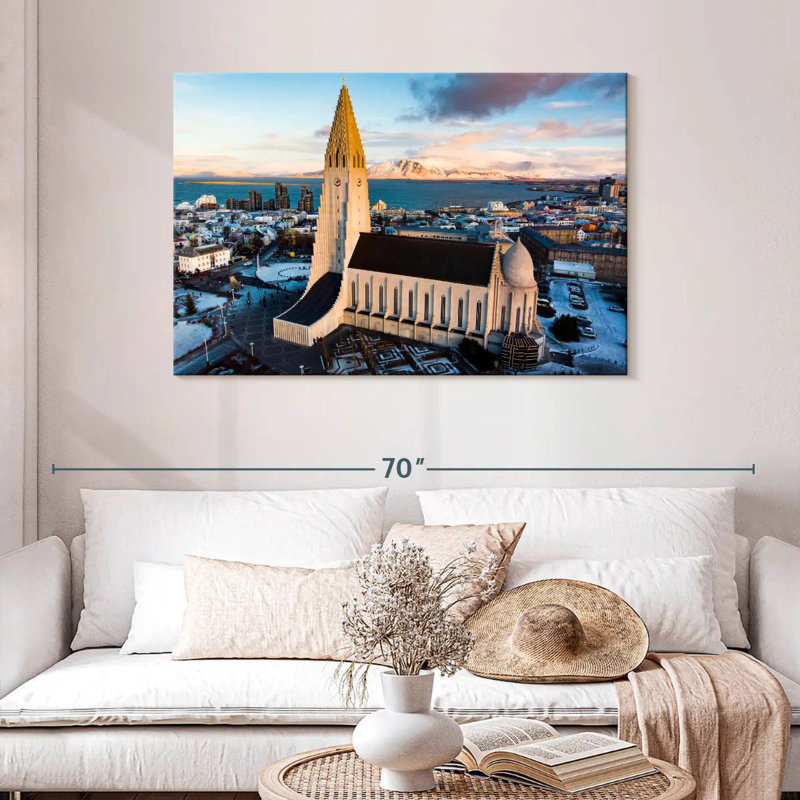 Nicci HallgrvÃ‰Â¬?mskirkja Skyline