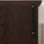 Armoire antique avec tablettes réglables et sac à main élégant