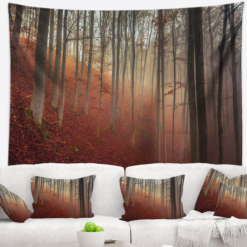 Paysage brumeux en tapisserie forêt enchantée, H 68 po x l 80 po