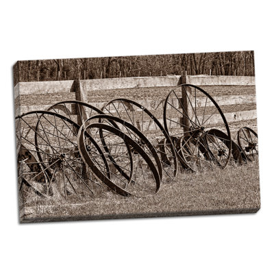 « antique wagon wheels i », reproduction de photo sur toile tendue