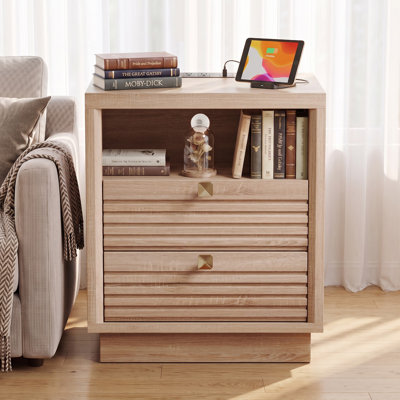 Table de chevet à 2 tiroirs avec prises intégrées, table de chevet moderne en chêne cannelé avec tablette ouverte, table de chevet en bois robuste pour la chambre à coucher, le salon et le bureau