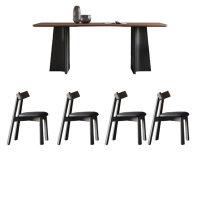 Table et chaise en bois de frêne massif.