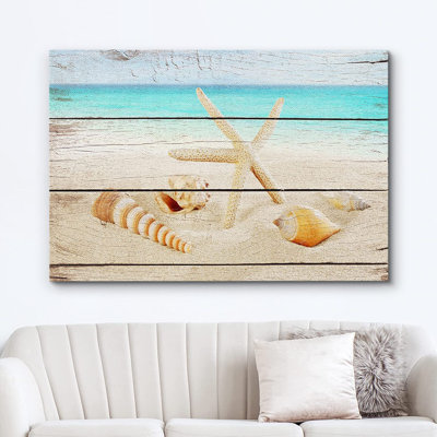 «Coastal Beach Starfish and Seashells on the Beach», impression sur toile tendue