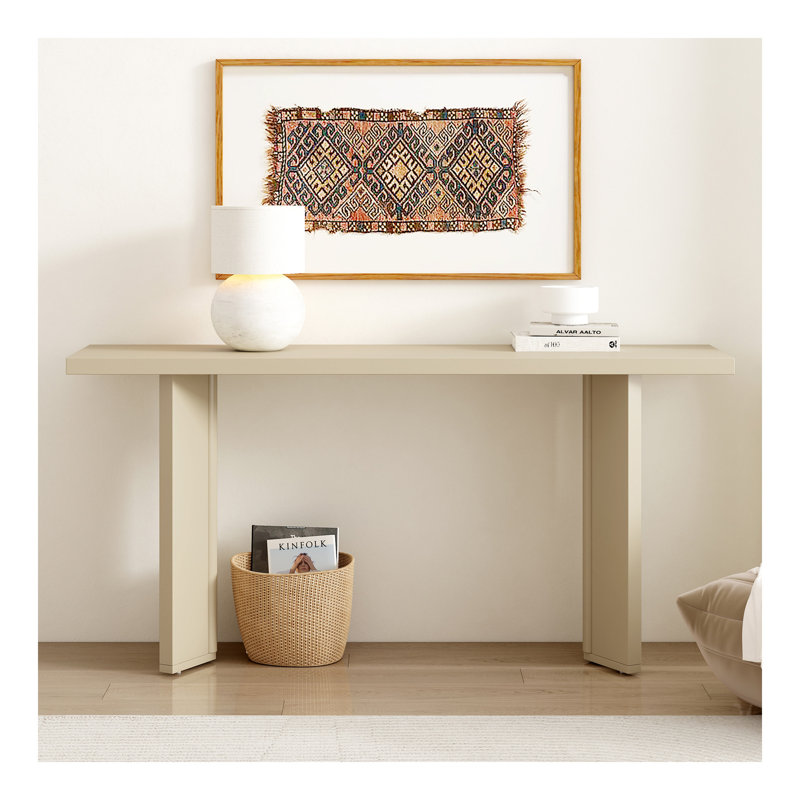 Élégante console avec placage de pin et pieds géométriques, idéale pour le salon, le bureau et la salle à manger