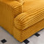 Canapé 88,58 po en velours côtelé 3 places, spacieux et confortable. Jumelé à 4 coussins décoratifs de la même couleur, il ajoute une touche d'élégance à un salon moderne. Orange