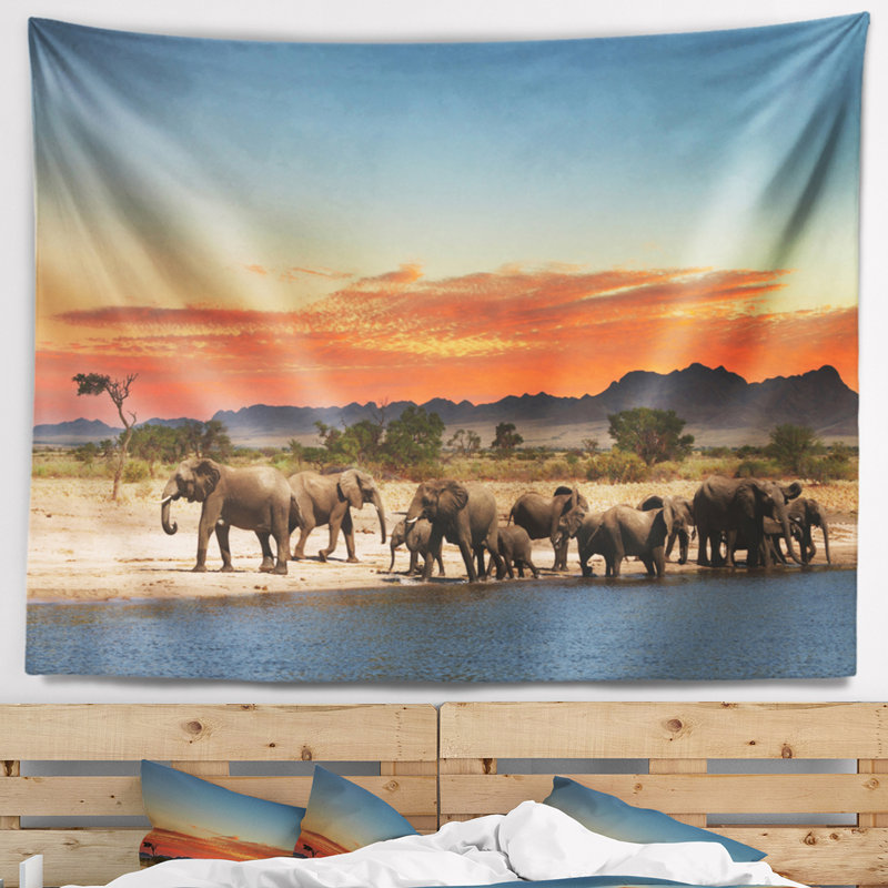 Troupeau d'éléphants arrosant dans une tapisserie de savane, H 50 po x l 60 po