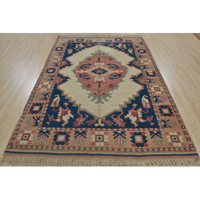 Tapis de zone en laine ivoire/bleu 6 pi x 8 pi 3 po one-of-kind à la main noué la Ambudkar